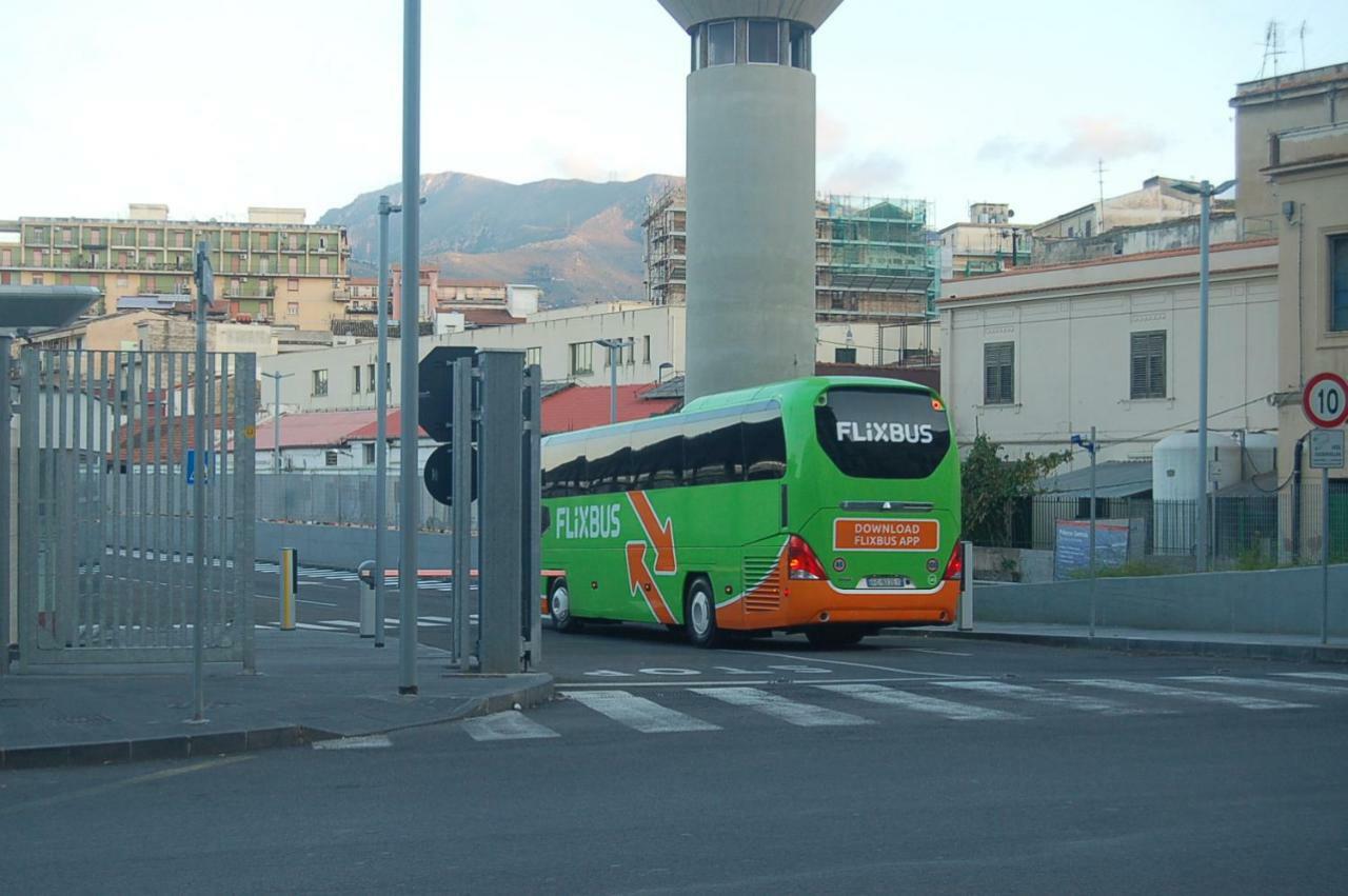 Terminal Bus Cairoli Palermo Exterior foto